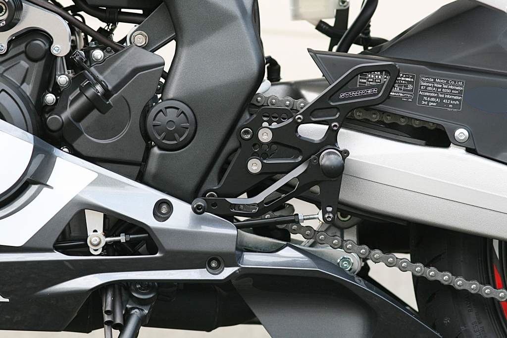 激安超安値 ストライカー STRIKER スペシャルステップキット Type2 ブラック CBR1000RR 04-07 SS-AA265B2  fucoa.cl